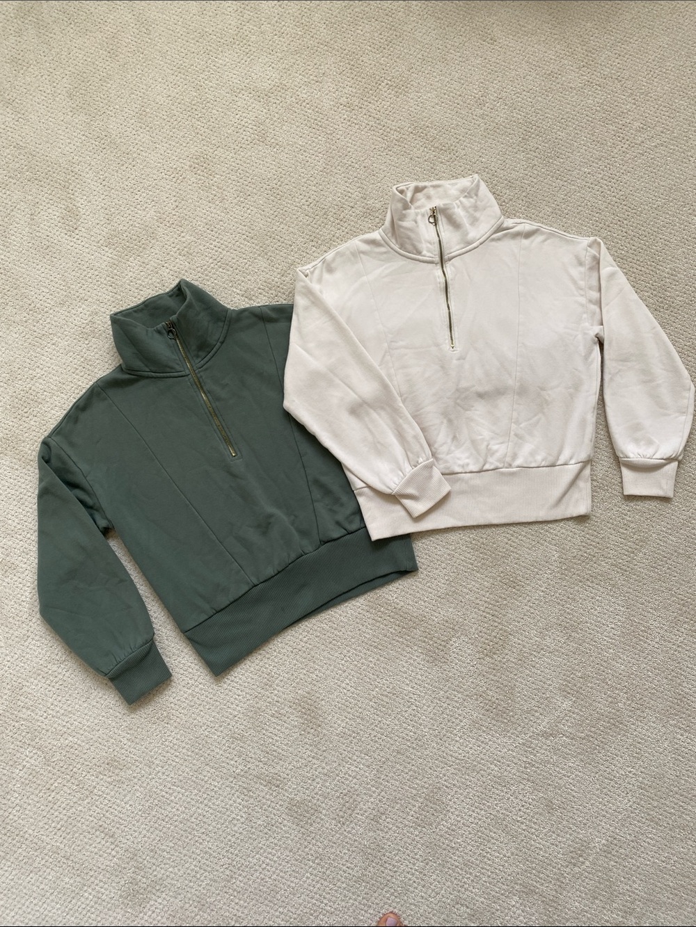 Two cropped Half-Zip Sweatshirt a new day in Green & Cream